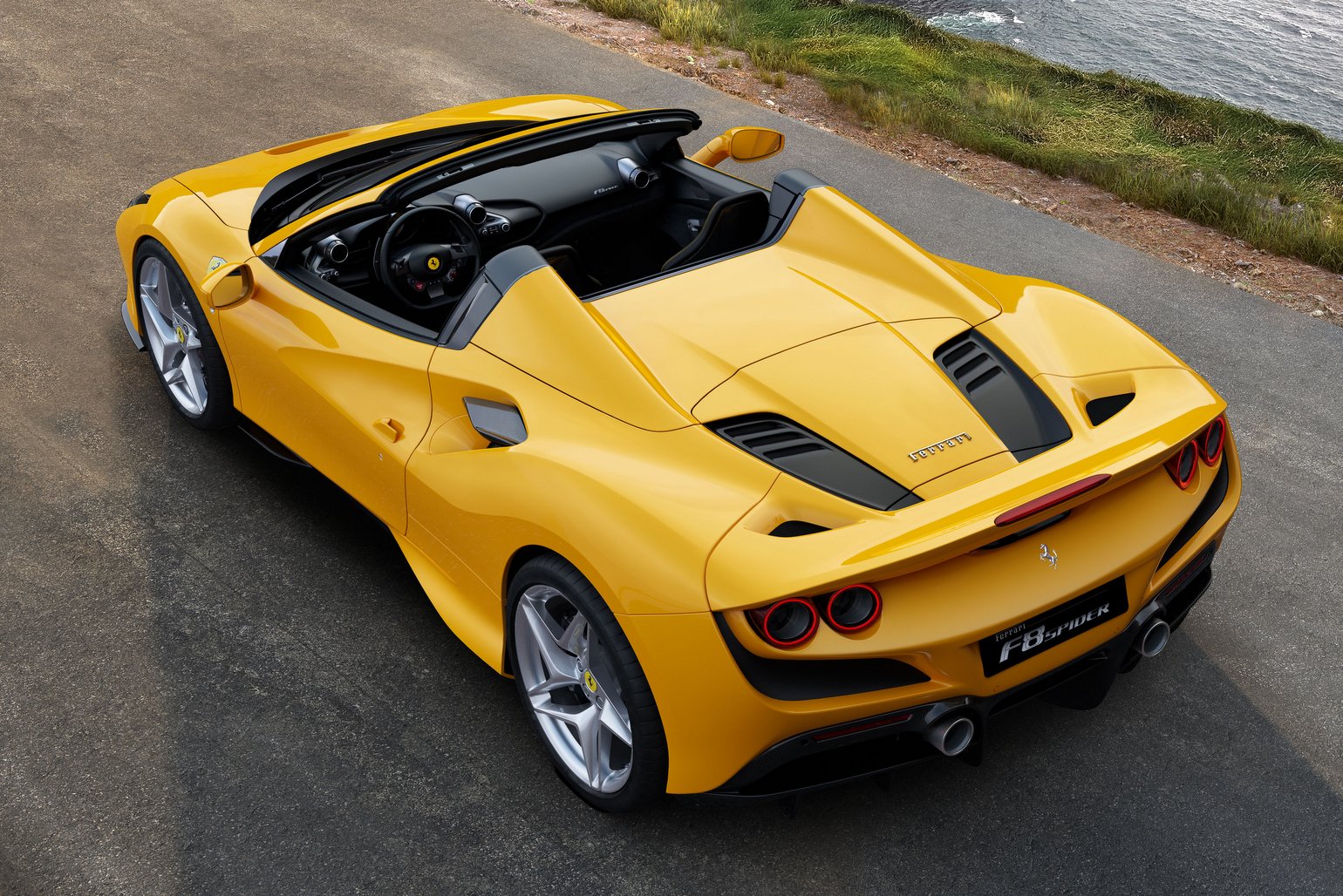 2-190318-car-ferrari-f8-spider | Vezess | Vezess