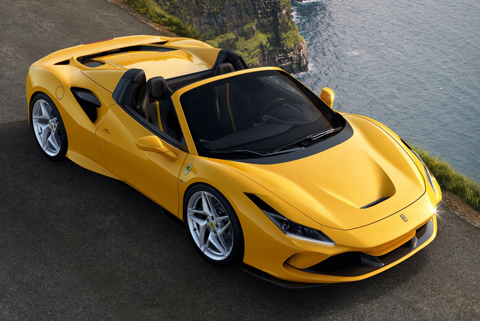 3-190319-car-ferrari-f8-spider | Vezess | Vezess