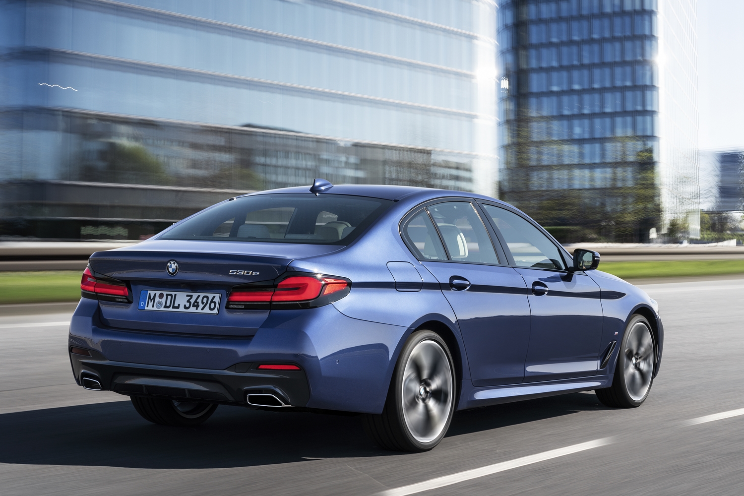 p90389008_highres_the-new-bmw-530e-xdr | Vezess | Vezess