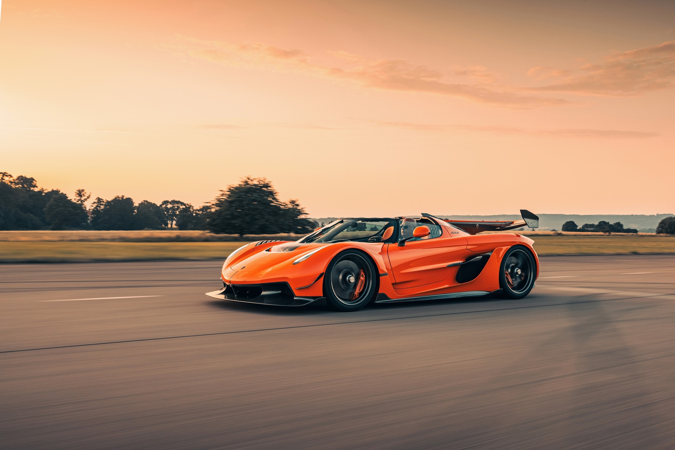 1-of-125-koenigsegg-jesko-is-the-pre-series-production-car-also-an-orange-beast_4 | Vezess | Vezess