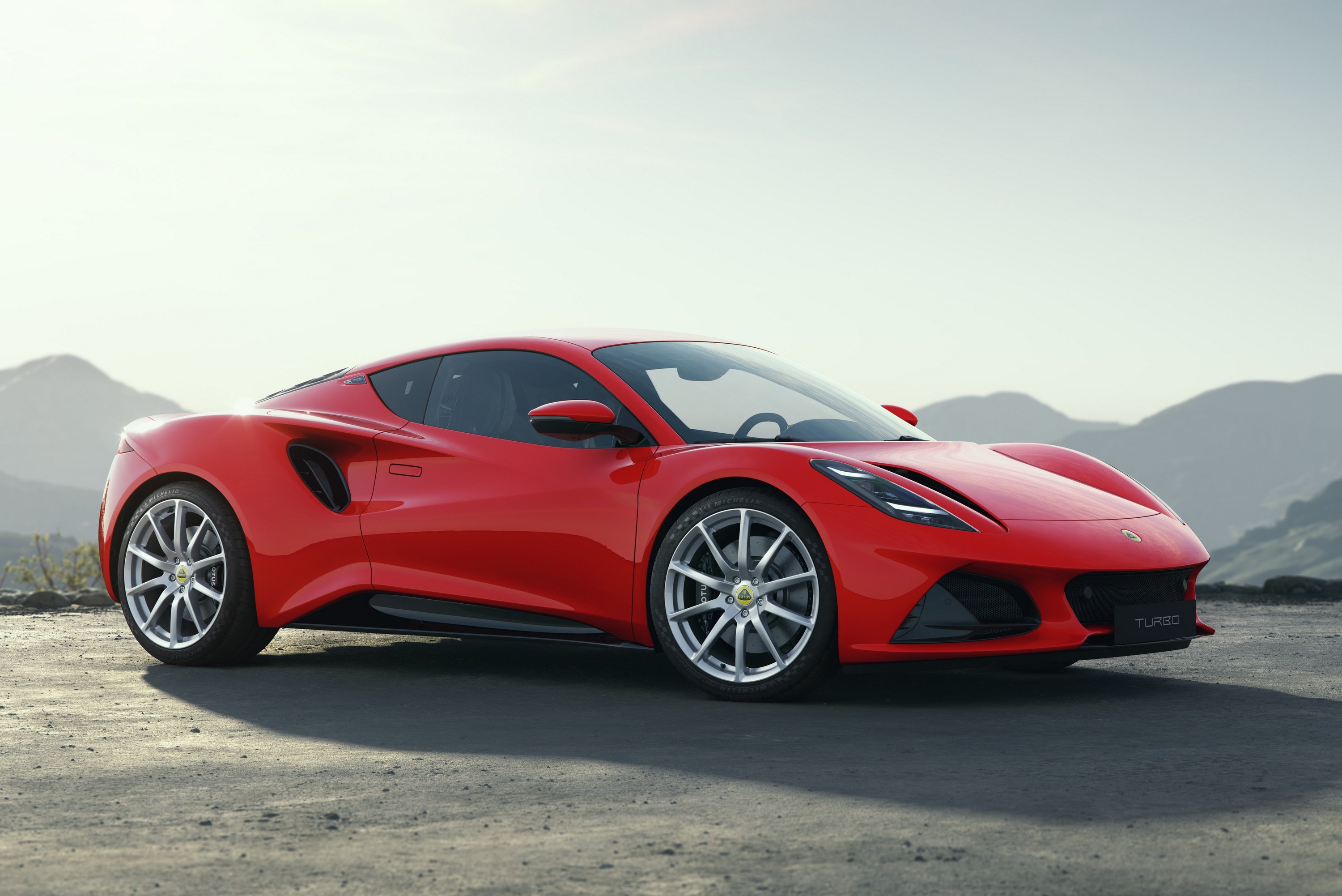 lotus_emira_vivid_red_lineup_2025 | Vezess | Vezess